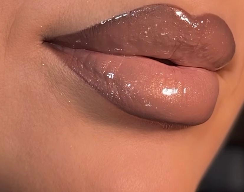 How to Get the Perfect Glossy Lip — Tips from Houriya Beauty